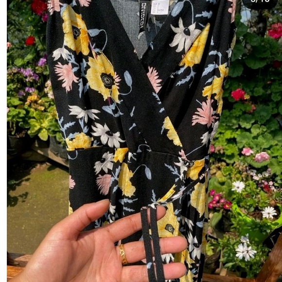 HM flowers print Dress❤️🖤 - Picture 3 of 5